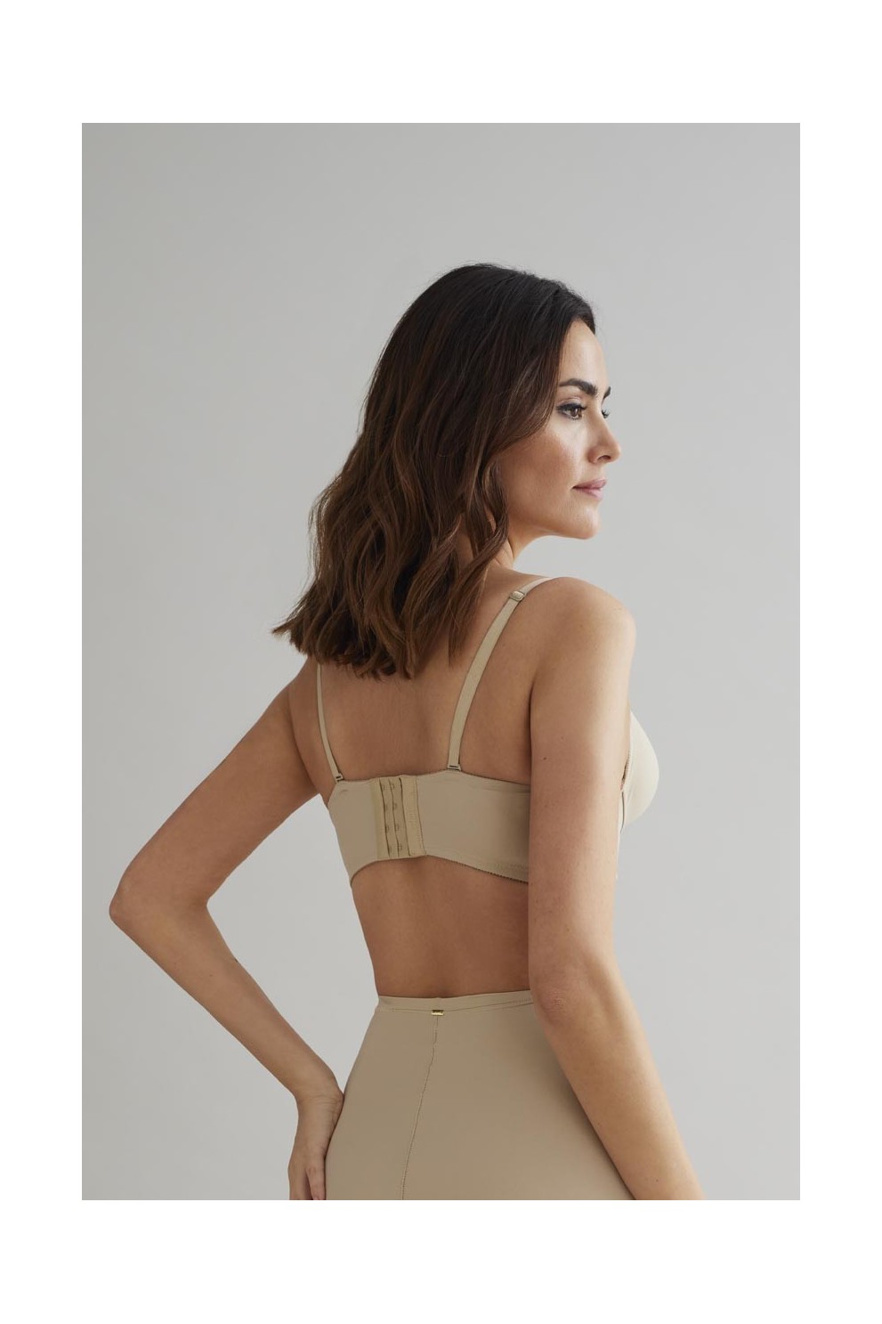 DEEP NECKLINE BRA