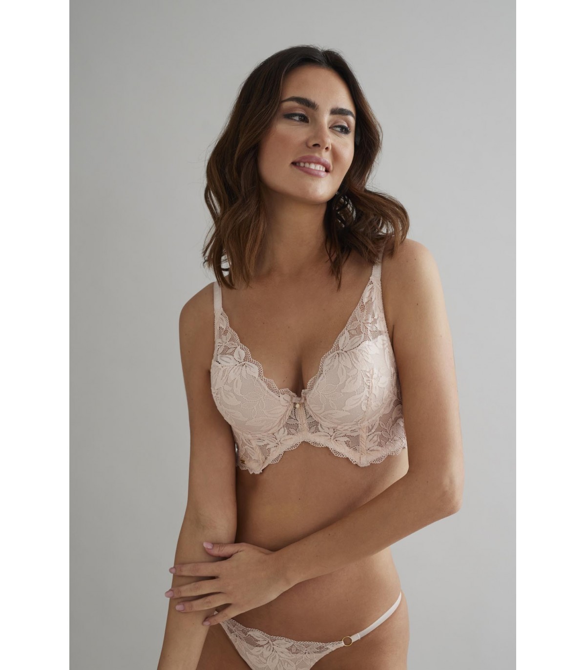 DEEP NECKLINE BRA