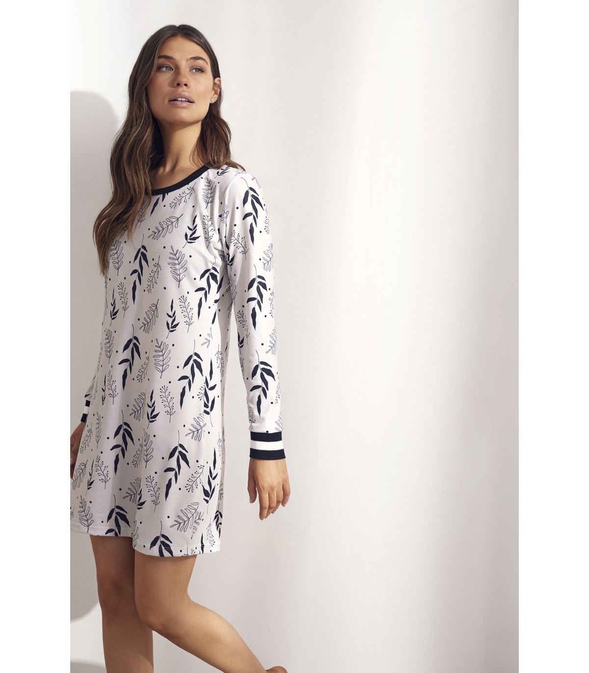 LONG SLEEVED NIGHTGOWN