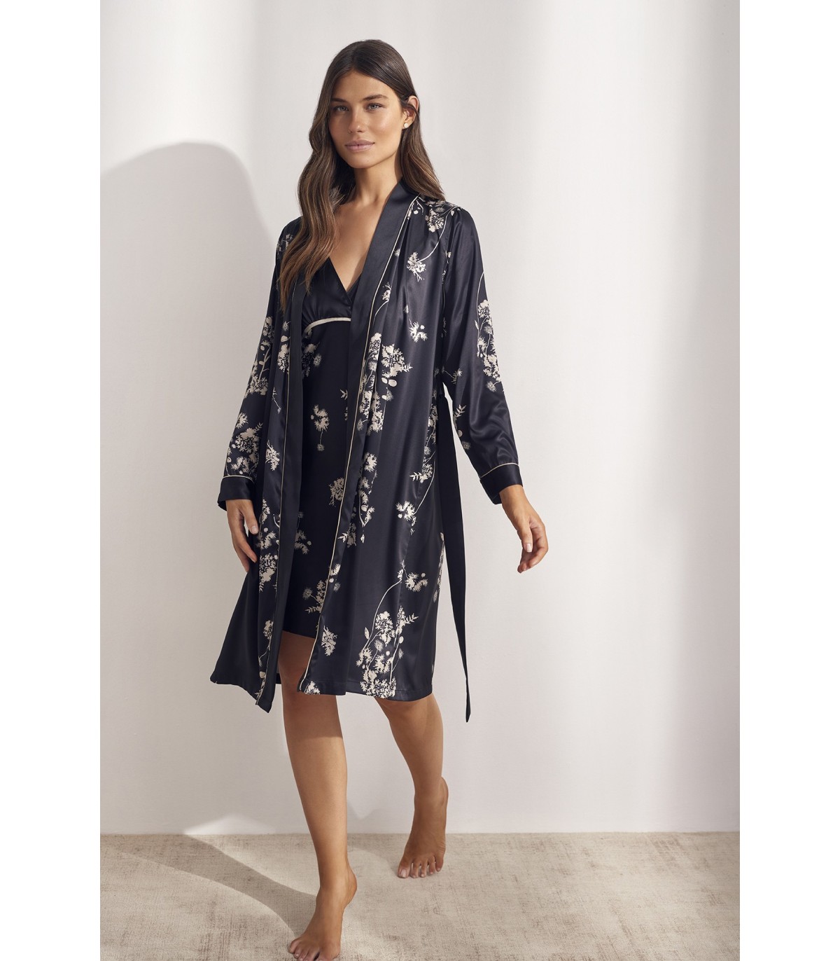 DRESSING GOWN