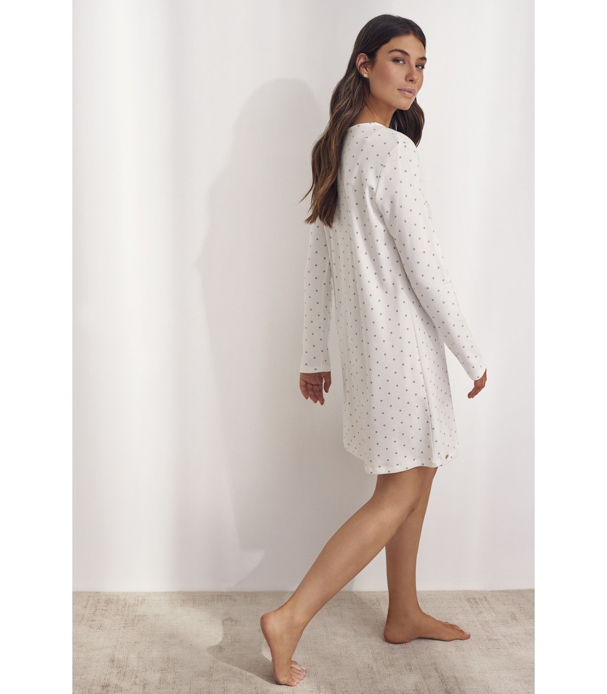 LONG SLEEVED NIGHTGOWN