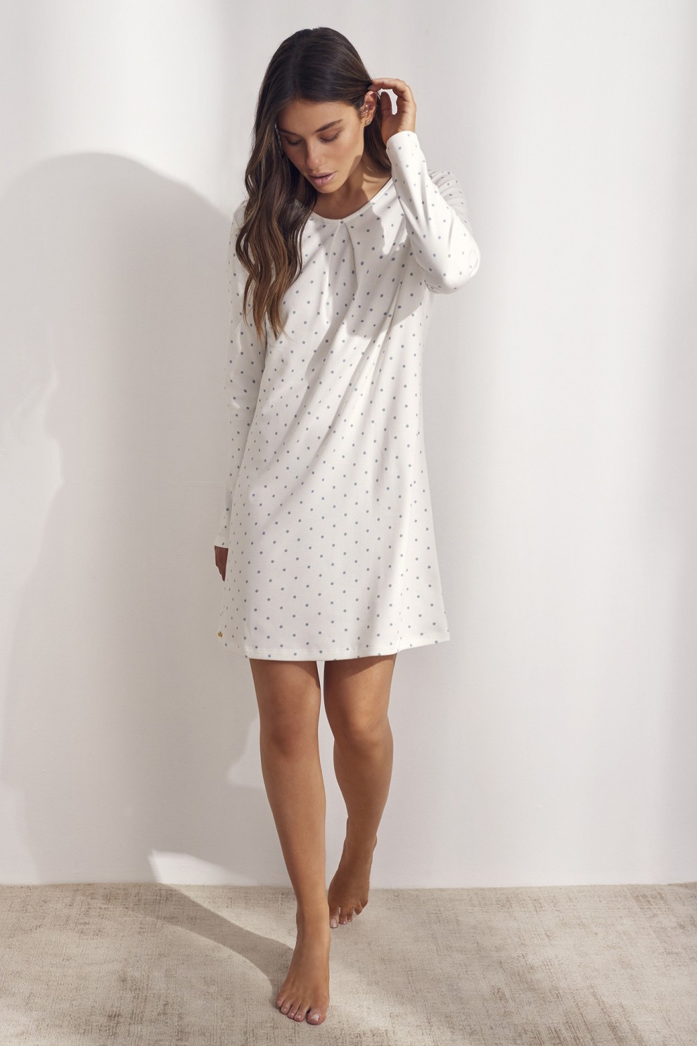 LONG SLEEVED NIGHTGOWN