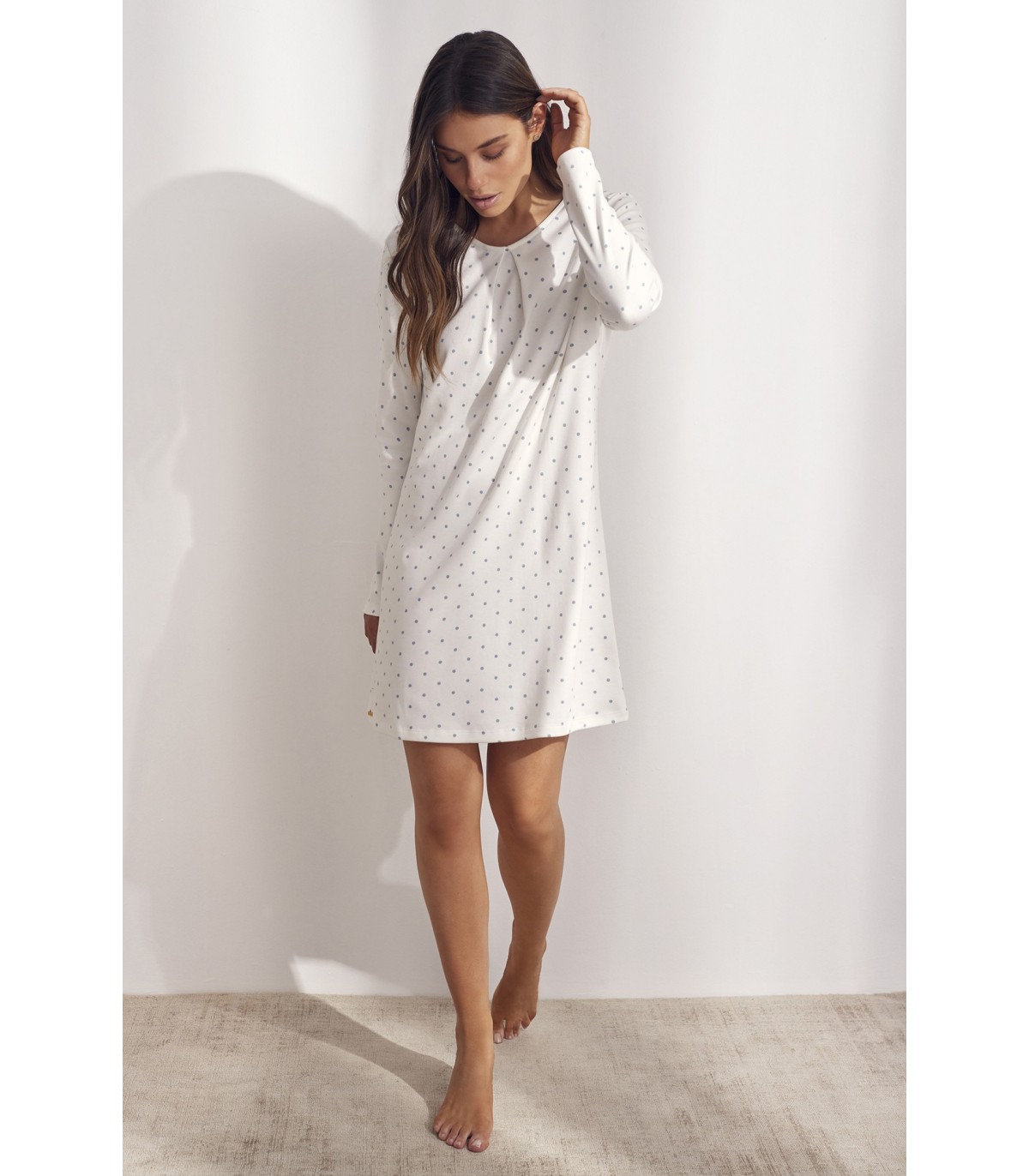 LONG SLEEVED NIGHTGOWN