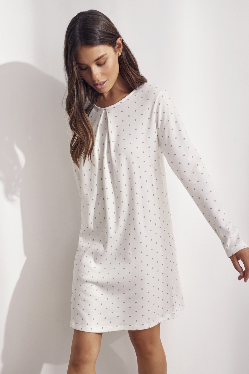 LONG SLEEVED NIGHTGOWN