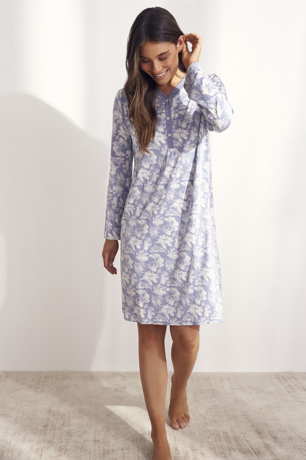 LONG SLEEVED NIGHTGOWN