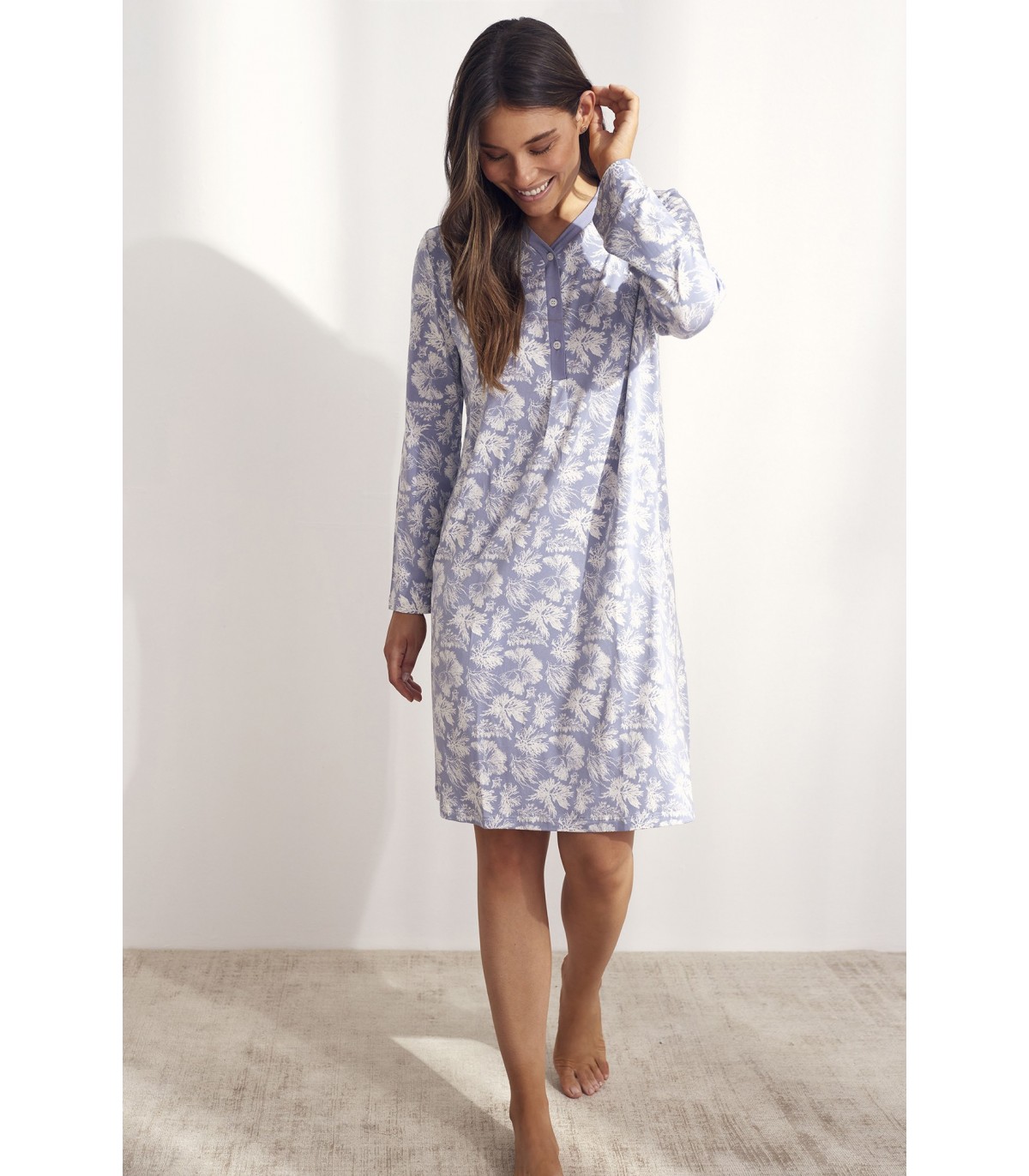 LONG SLEEVED NIGHTGOWN