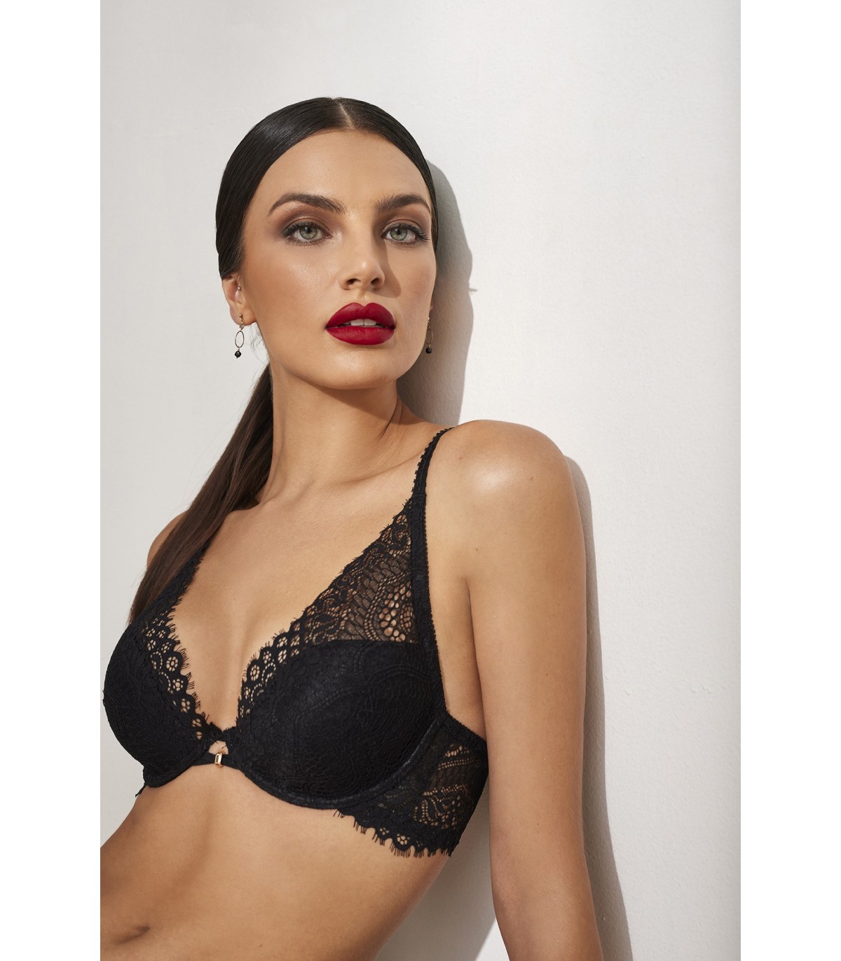 DEEP NECKLINE BRA