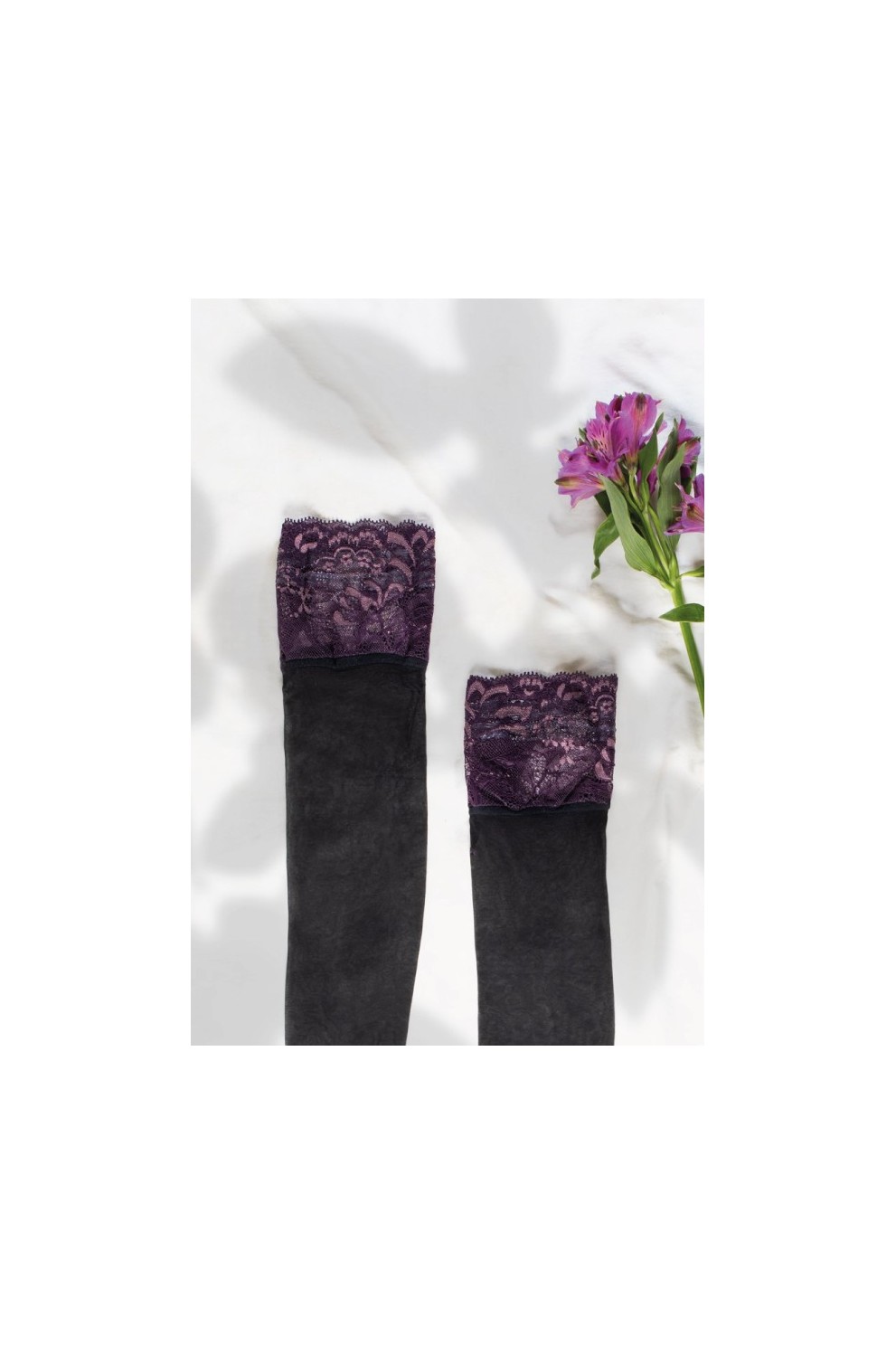 Auto-adhesive stockings 