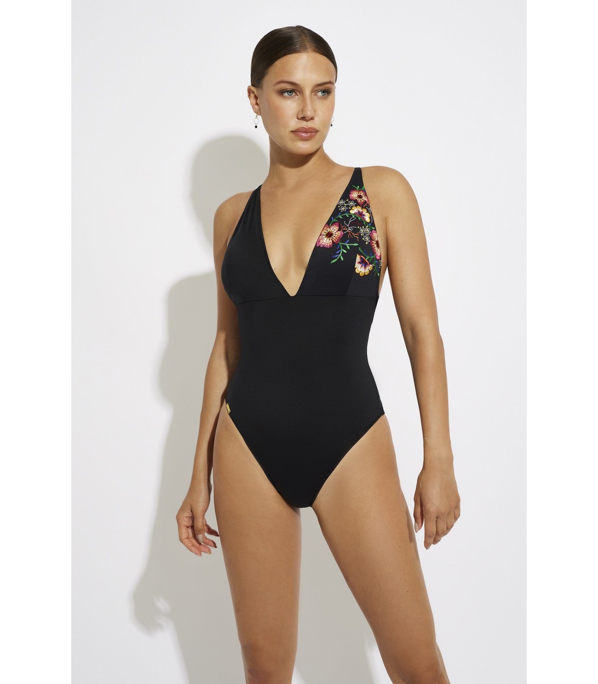 BAÑADOR ESCOTE TRIANGULAR